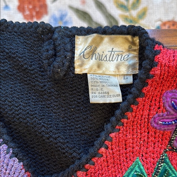 80’s beaded sweater with shoulder pads - Picture 2 of 7